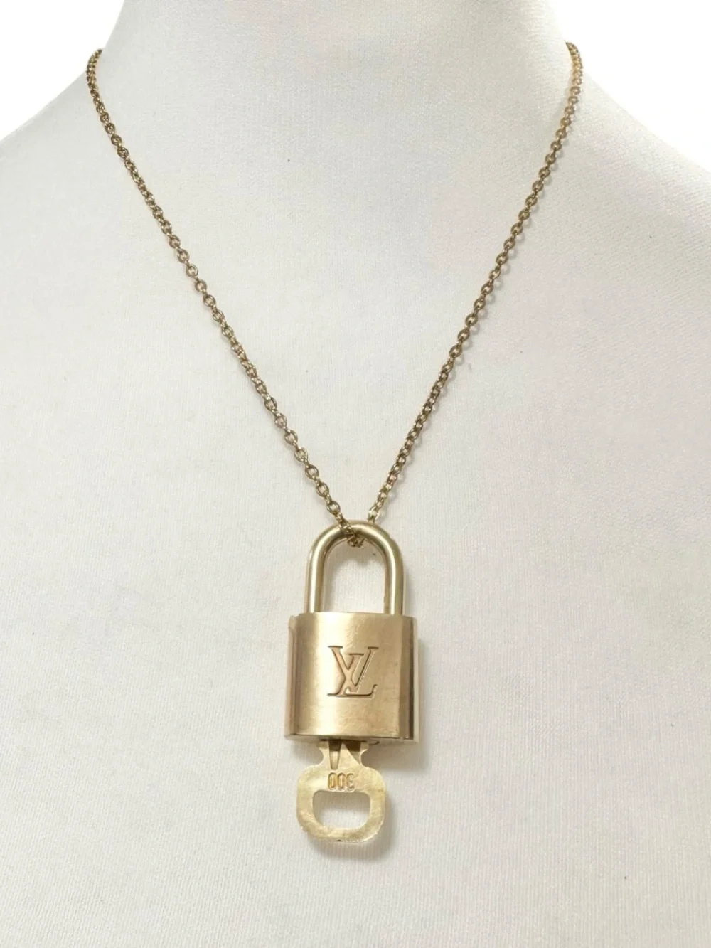 Authentic Louis Vuitton #306 Lock & Key Set on a 18K Gold Plated Chain Necklace - Picture 4 of 10